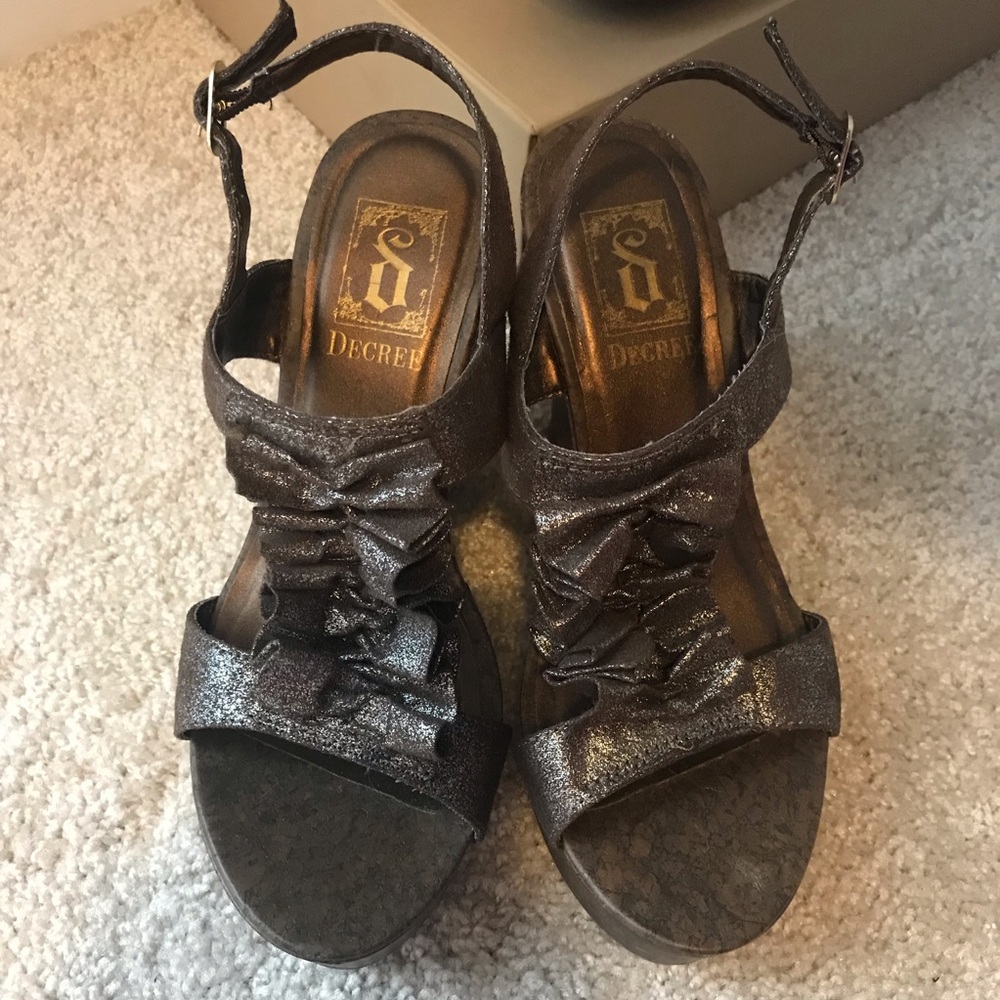 Decree wedge heels - Size 6 - Brown Metallic